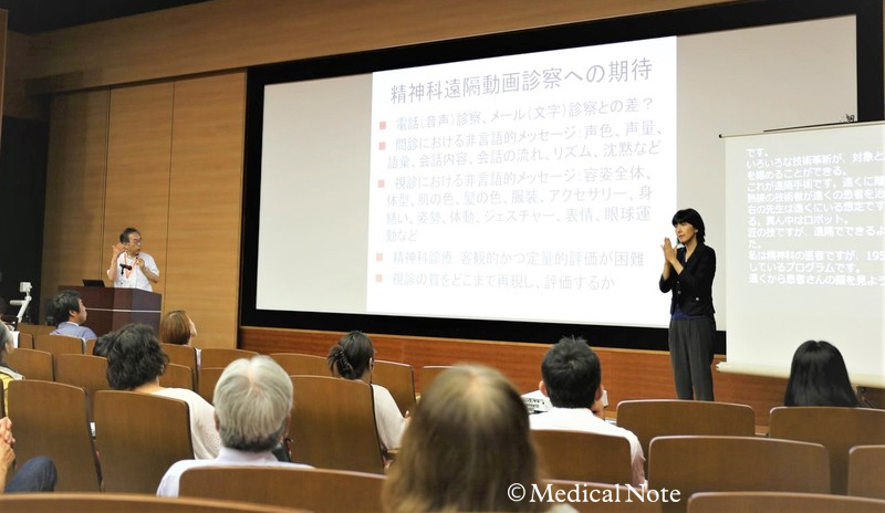 精神科遠隔動画診察への期待について述べる鈴木理事