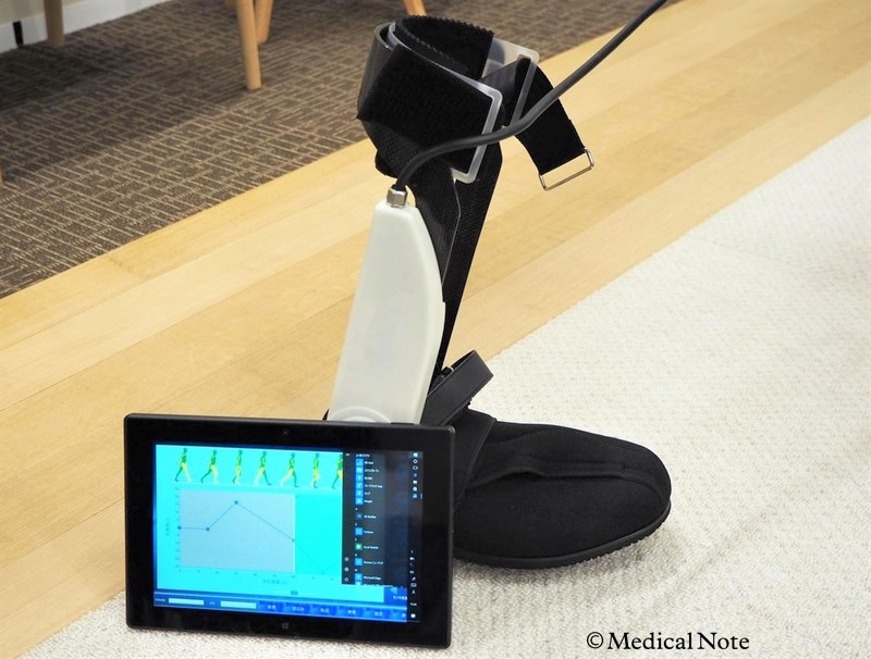 歩行を補助するロボット