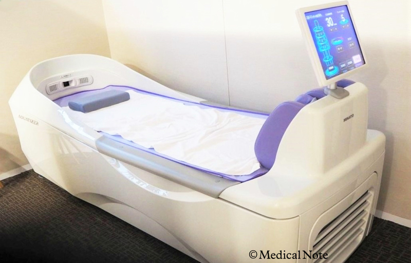 水圧によって腰痛や筋肉痛の緩和などの効果のあるウォーターベッド