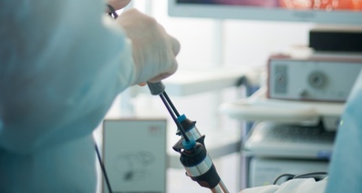腹腔鏡下肝切除術とその他の手術法の比較