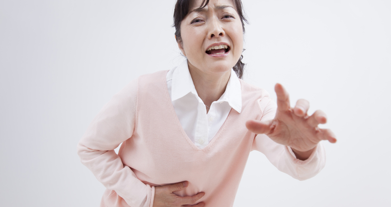 突然の激しい腹痛!お腹がだんだん痛くなる・痛みに波があるときに考えられる病気はなに