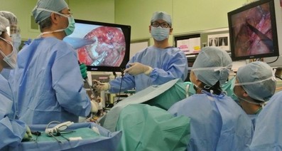お尻から直腸がんの治療を行う「経肛門的腹腔鏡手術」とは?