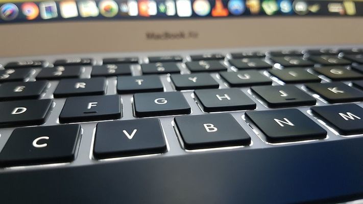 MacでベンチマークをGeekbenchで測定する方法のイメージ
