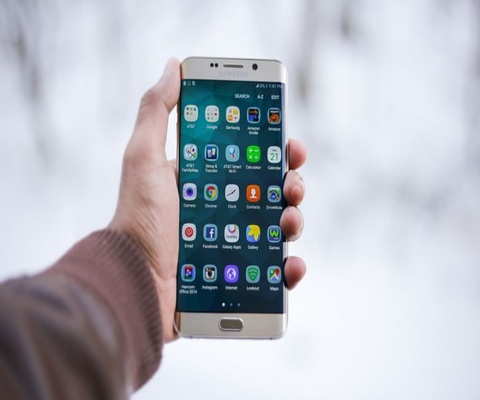 iPhoneの画面の明るさを調整する方法!変更するには?のイメージ