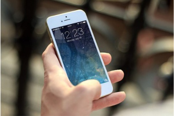iPhoneの顔文字を入力する方法!設定と登録方法も解説!のイメージ