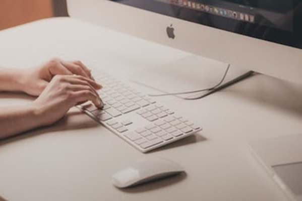 【Slack】取り消し線などの表記方法を解説!のイメージ