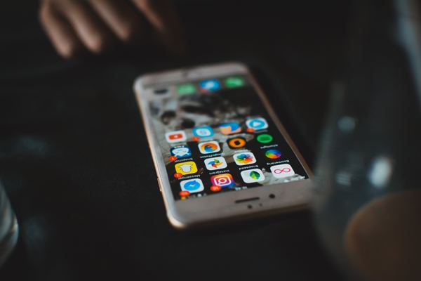 iPhoneXSでスクショを撮る方法!撮れないときの対処法も解説!のイメージ