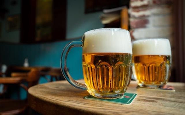 「Zoom 飲み会」は不要不急でも誰にも怒られないし最高なのか解説!のイメージ