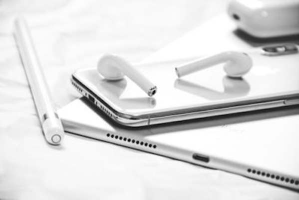 「iOS13」でAirPods2台を同時にiPhoneとペアリングする方法!のイメージ