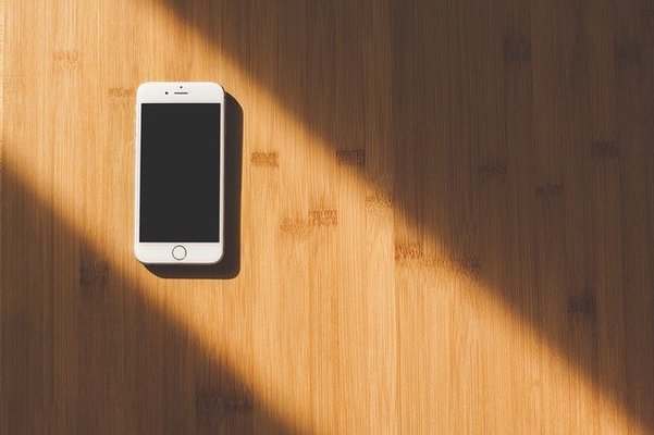 【iPhone】「ズームオン」が表示されるときの対処法!のイメージ