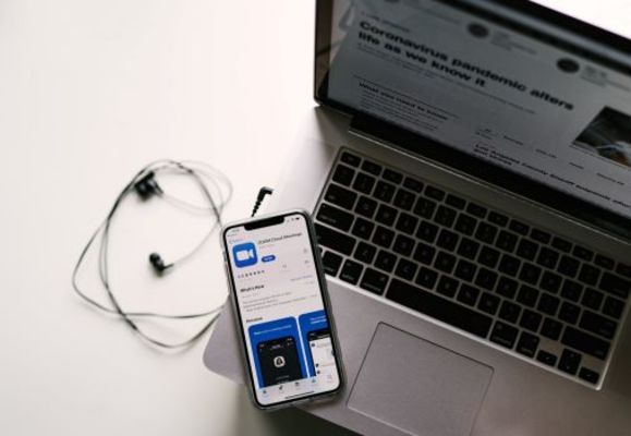 【Zoom】ログインしない/起動しないでアップデートする方法!のイメージ