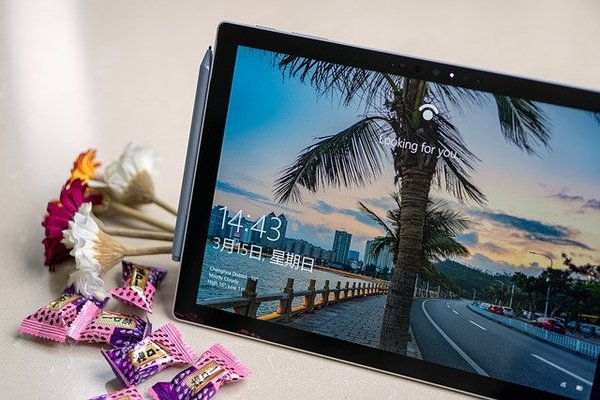 【Windows10】タスクバーを自動的に隠す(非表示)方法と隠れない時の対処法!のイメージ