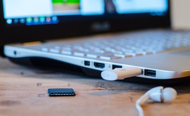 【Windows10】ドライブ名の変更方法!ドライブ文字を割り当てる手順を解説!のイメージ