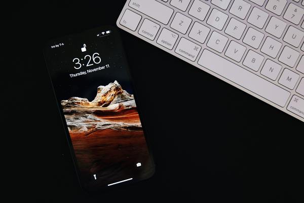 iOS15/iPadOS15の公式壁紙が公開!iPhoneにダウンロードできる!のイメージ