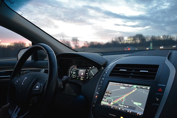 【iOS15】CarPlayの新機能とCarPlayが使えない時の原因と対処法のイメージ