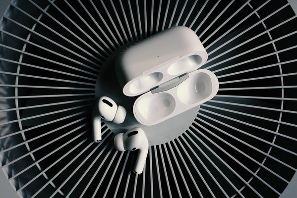 AirPods/AirPods Proが片耳しか聞こえない時の確認/設定方法や修理価格は?のイメージ