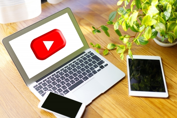 YouTubeが途中で止まる時の対処法!動画が固まって再生できない?のイメージ