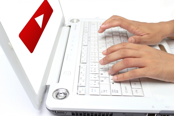 YouTubeをchromeでダウンロードする方法!便利な拡張機能は?のイメージ