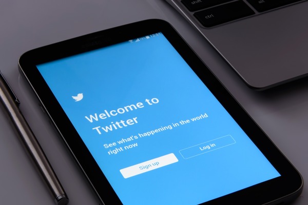 Twitterをアプリではなくブラウザ版で開く方法!ログイン方法や使い方を解説!のイメージ