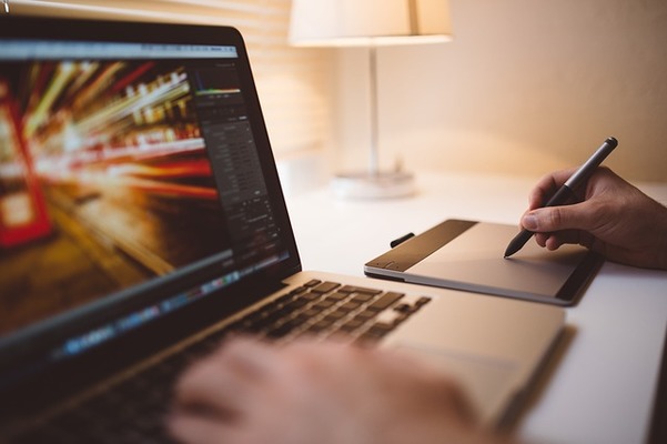 LonelyScreenの使い方!iOS端末の画面をPCにミラーリングして映す方法!のイメージ