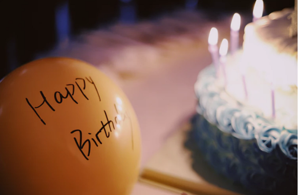 LINEの誕生日カードを友だちに送る方法!【バースデーメッセージ】のイメージ