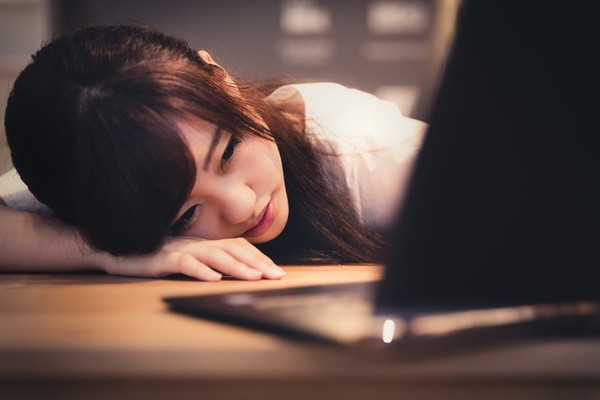 WIndows10でくるくるが終わらず黒い画面のまま起動しない対処法を解説!のイメージ