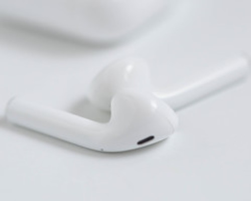 AirPodが耳から落ちる・外れる場合の原因と対策!カバーのおすすめは?のイメージ