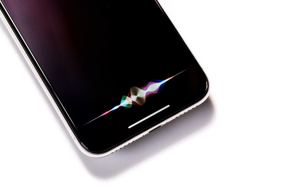 iPhoneでのSIriの起動方法!Hey Siriで呼び出すように設定する方法を解説!のイメージ