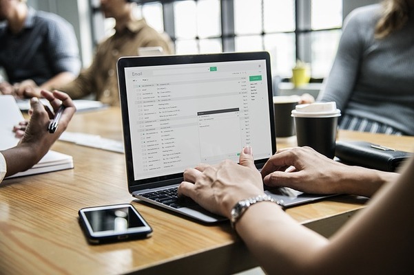 Office365のOutlookでのメールテンプレートの作成方法!便利な使い方も解説!のイメージ