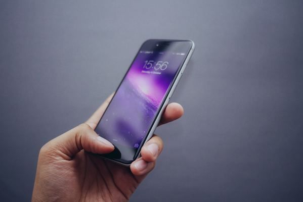 iPhoneで画面の明るさを変更・調節する方法!自動/手動の設定を解説!のイメージ