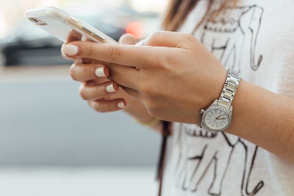 Siri(シリ)とは?SiriでできることやSiriが使える端末・機能を解説!のイメージ