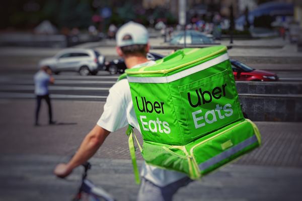 ウーバーイーツ(Uber Eats)が届かない時の対処法!返金・キャンセルはできる?のイメージ