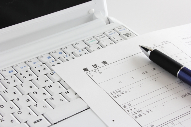 履歴書はパソコン作成と手書きどちらがいい?作り方や注意点まとめ!のイメージ