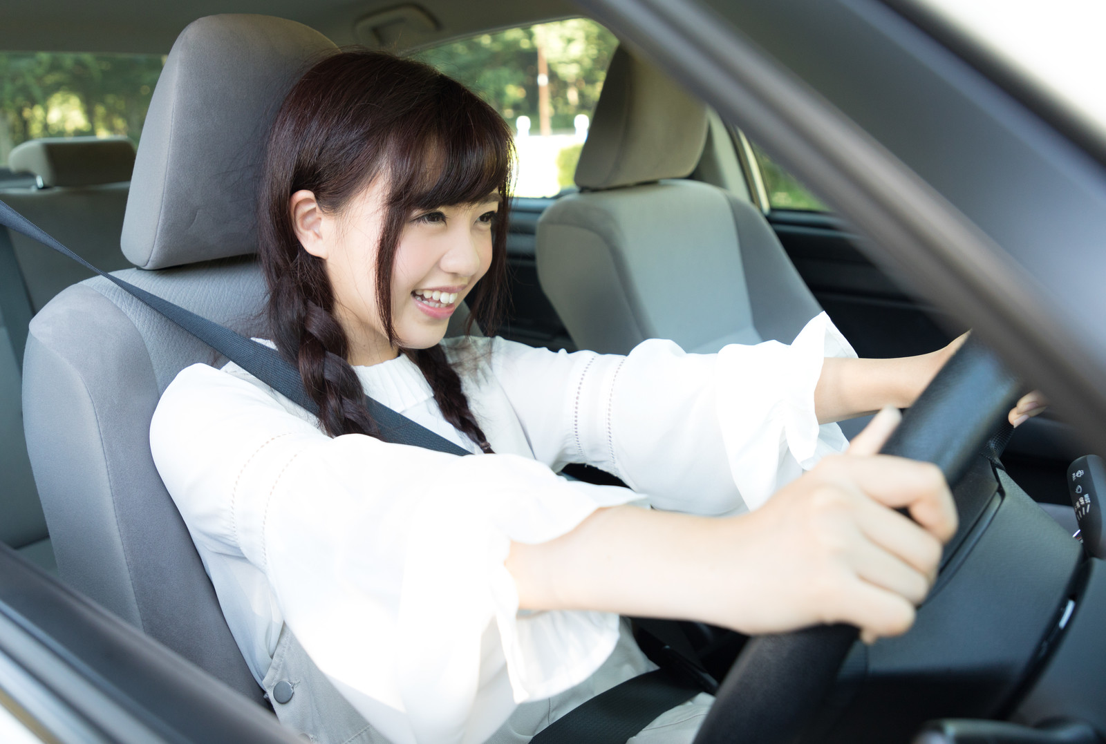 自動車保険は年齢条件付けるのもおすすめ!特約を使い保険料を節約!のイメージ