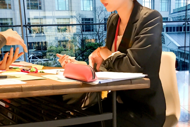 行政書士の年収ってどれくらい?独立して開業すると変わってくるの?のイメージ