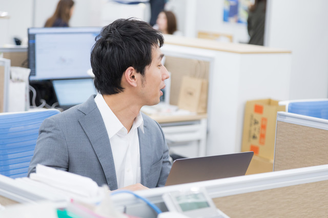 「お聞きする」と「伺う」の違いとは?正しい敬語の使い方を伝授!のイメージ
