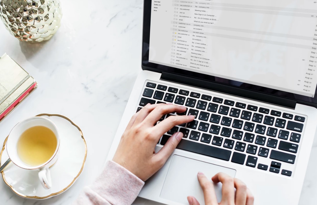 Gmailの署名の設定方法とは?意味や機能の使い方を徹底解説!のイメージ