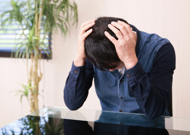 ギャンブル依存症の末路は悲惨!借金地獄に陥らないための対策は?のイメージ