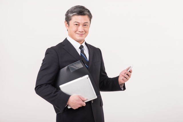 「古参」の意味や使い方とは?類語や「新参」との違いを解説!のイメージ