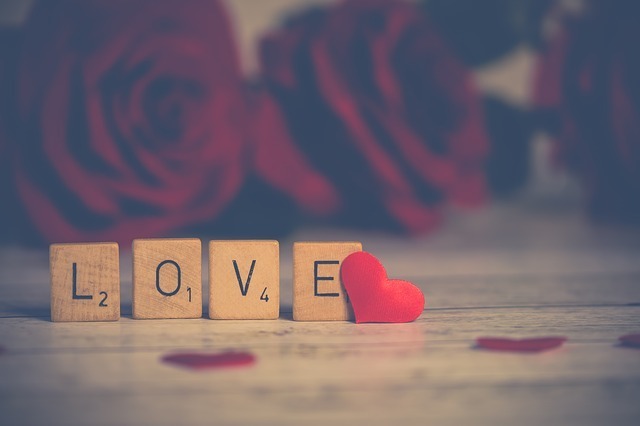 LOVEの文字が書かれたブロック
