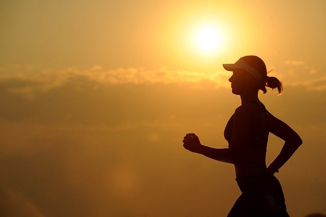 毎日ランニングを欠かさない健康的な女性