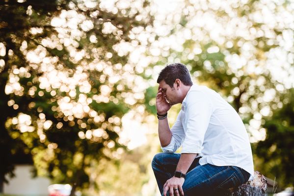 被害妄想が強い人の特徴や原因とは?上手く付き合う方法や克服方法も!のイメージ