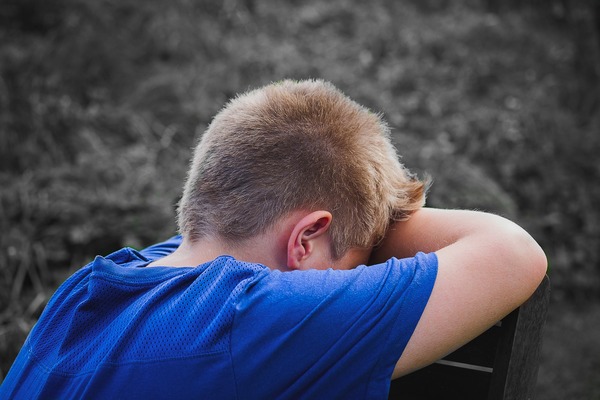 子供の暴力をやめさせたい!原因や上手な対処法も紹介!解決できるの?のイメージ