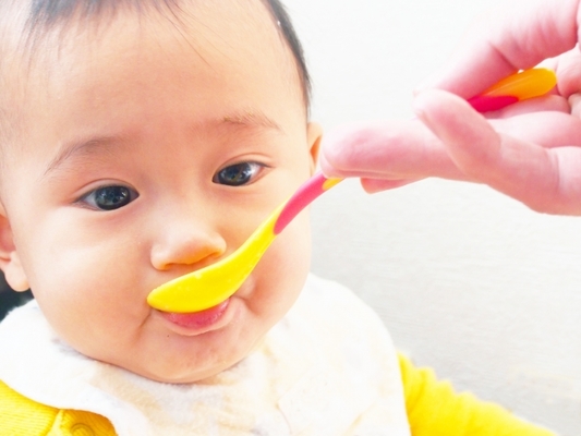 コストコの使い捨てスタイ(よだれかけ)が超便利!使い勝手やコスパは?のイメージ