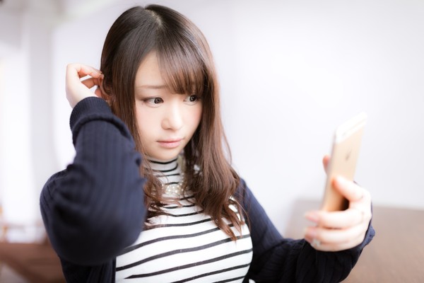 SNOWの加工写真を元に戻すアプリ「逆SNOW」ですっぴんが暴かれる⁉のイメージ