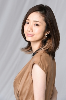 上戸彩の巨乳っぷりがわかるセクシー画像集。ドラマの濡れ場動画で胸が…!のイメージ