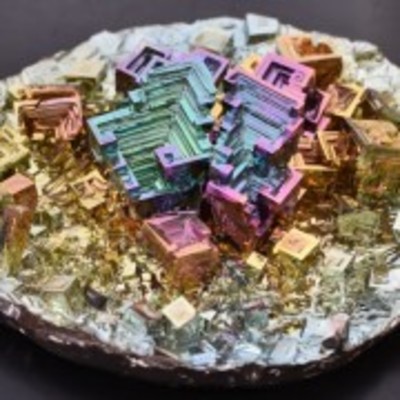 『ビスマス鉱石』の結晶が自宅で作れる!作り方まとめ【人口結晶】のイメージ