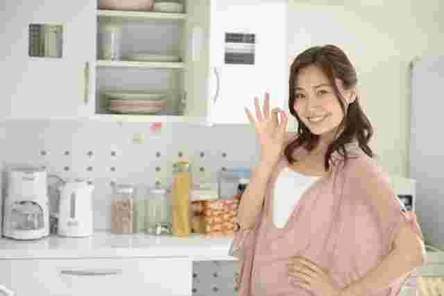オッケーマークの女性