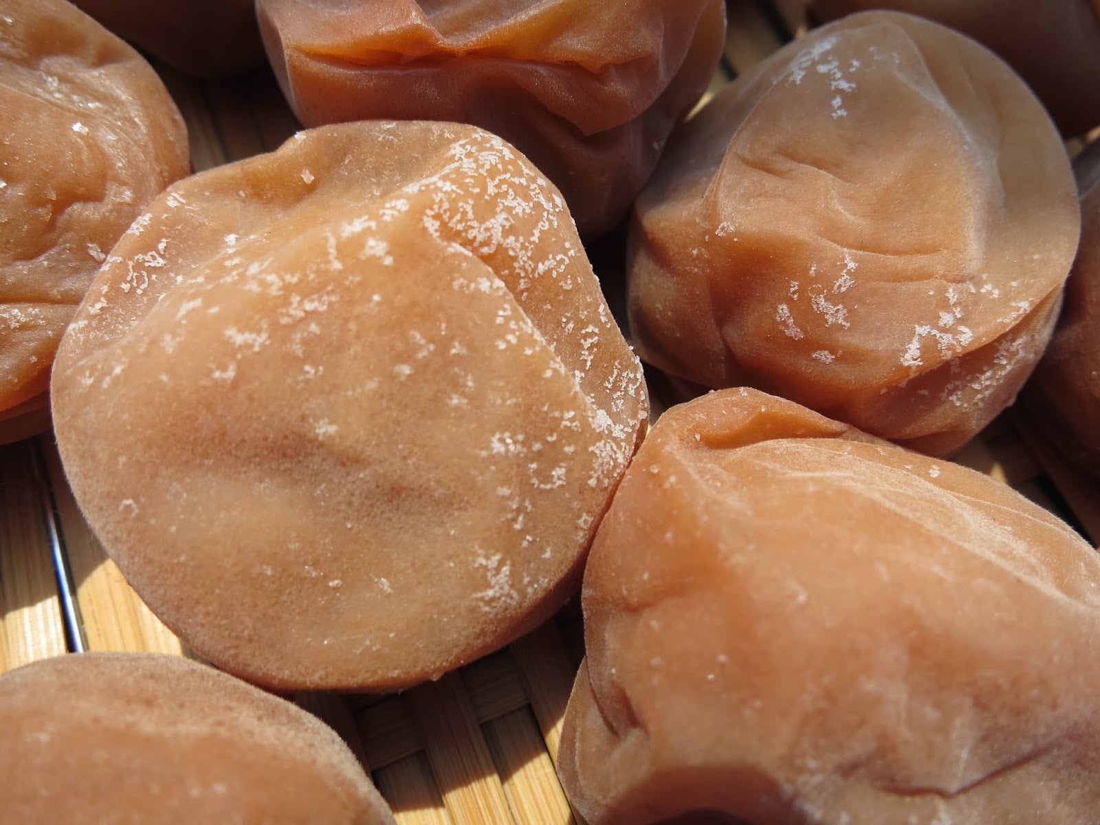 梅干しに白いものが発生したらカビ？塩との見分け方や対処法も紹介！ お食事ウェブマガジン「グルメノート」