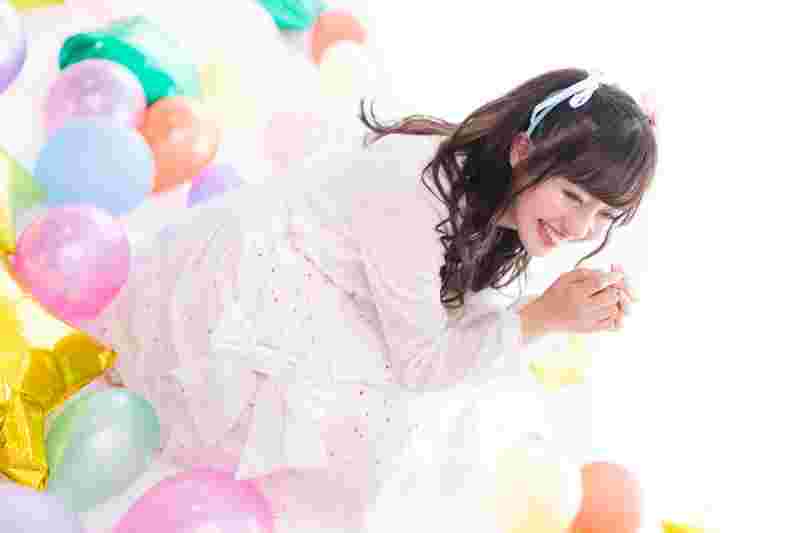 喜ぶ女性